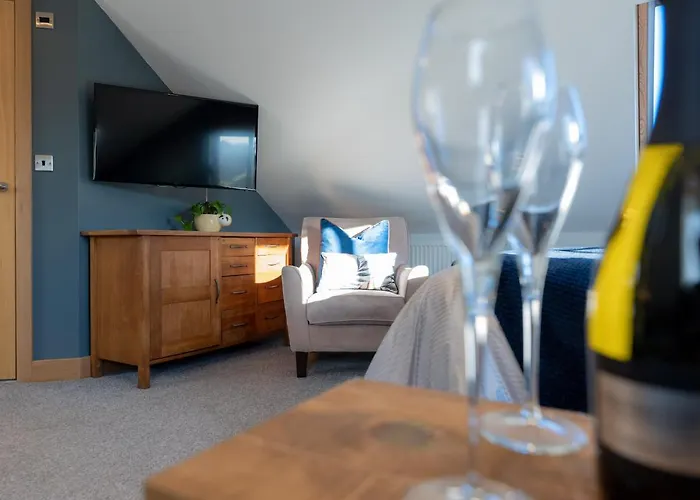 Stunning Rural Stay With Idyllic Views & Great Location